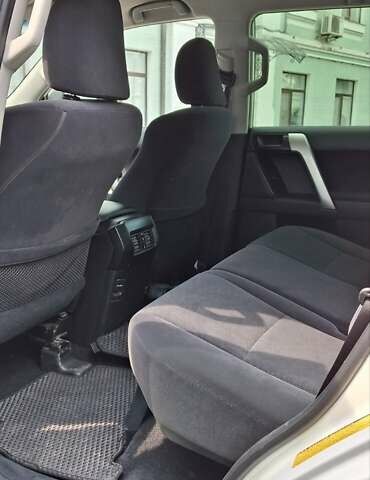 Белый Тойота Ленд Крузер Прадо, объемом двигателя 2.69 л и пробегом 73 тыс. км за 35000 $, фото 12 на Automoto.ua