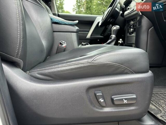 Тойота Ленд Крузер Прадо 2021 в Сумах на Automoto.ua Белый Тойота Ленд Крузер Прадо, объемом двигателя 3.96 л и пробегом 45 тыс. км за 53499 $, фото 47 на Automoto.ua