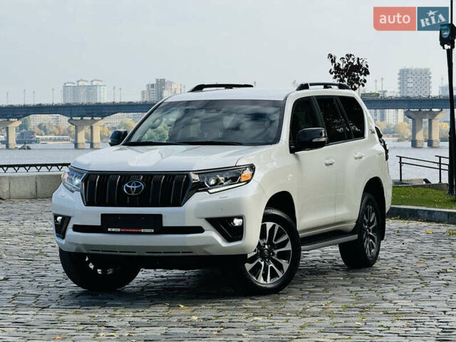 Белый Тойота Ленд Крузер Прадо, объемом двигателя 4 л и пробегом 22 тыс. км за 54999 $, фото 183 на Automoto.ua