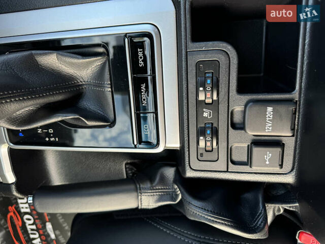 Белый Тойота Ленд Крузер Прадо, объемом двигателя 4 л и пробегом 22 тыс. км за 54999 $, фото 68 на Automoto.ua