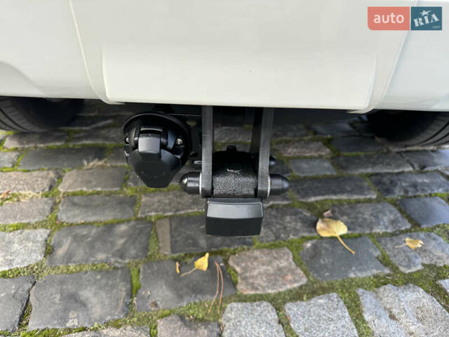 Белый Тойота Ленд Крузер Прадо, объемом двигателя 4 л и пробегом 22 тыс. км за 54999 $, фото 35 на Automoto.ua