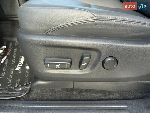 Белый Тойота Ленд Крузер Прадо, объемом двигателя 4 л и пробегом 22 тыс. км за 54999 $, фото 91 на Automoto.ua