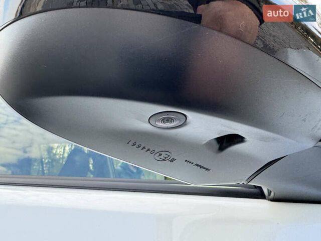 Белый Тойота Ленд Крузер Прадо, объемом двигателя 4 л и пробегом 22 тыс. км за 54999 $, фото 37 на Automoto.ua