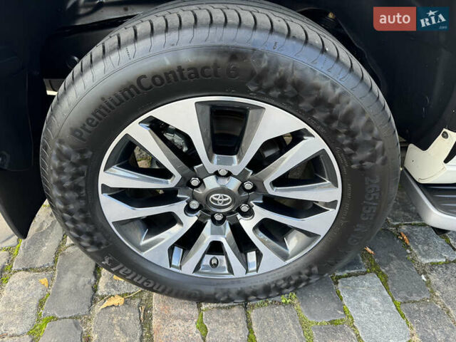 Белый Тойота Ленд Крузер Прадо, объемом двигателя 4 л и пробегом 22 тыс. км за 54999 $, фото 153 на Automoto.ua