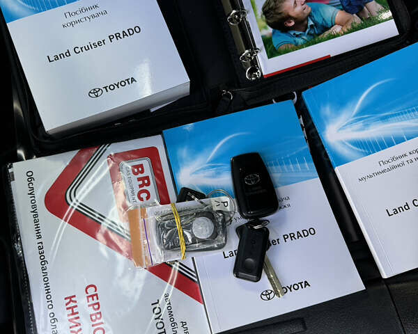 Белый Тойота Ленд Крузер Прадо, объемом двигателя 4 л и пробегом 22 тыс. км за 54999 $, фото 108 на Automoto.ua