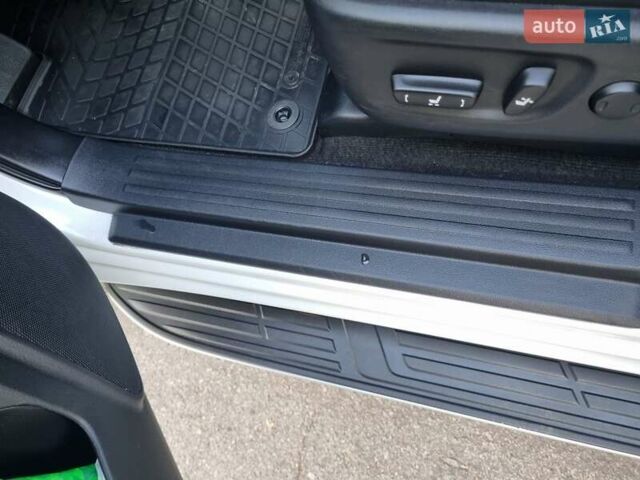 Белый Тойота Ленд Крузер Прадо, объемом двигателя 3.96 л и пробегом 108 тыс. км за 46000 $, фото 20 на Automoto.ua