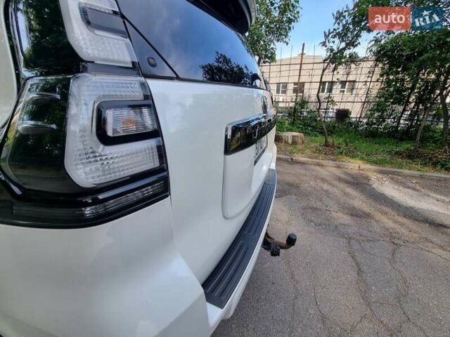 Белый Тойота Ленд Крузер Прадо, объемом двигателя 3.96 л и пробегом 108 тыс. км за 46000 $, фото 4 на Automoto.ua