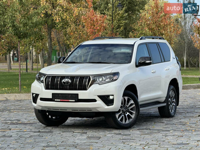 Белый Тойота Ленд Крузер Прадо, объемом двигателя 4 л и пробегом 22 тыс. км за 54999 $, фото 197 на Automoto.ua