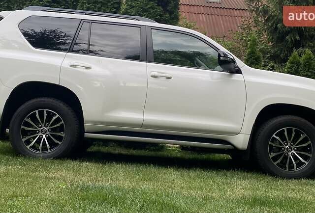 Білий Тойота Ленд Крузер Прадо, об'ємом двигуна 3.96 л та пробігом 15 тис. км за 55000 $, фото 15 на Automoto.ua