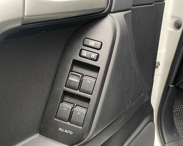 Білий Тойота Ленд Крузер Прадо, об'ємом двигуна 3.96 л та пробігом 15 тис. км за 55000 $, фото 7 на Automoto.ua