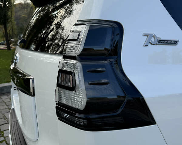 Белый Тойота Ленд Крузер Прадо, объемом двигателя 4 л и пробегом 22 тыс. км за 54999 $, фото 39 на Automoto.ua