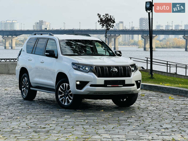 Белый Тойота Ленд Крузер Прадо, объемом двигателя 4 л и пробегом 22 тыс. км за 54999 $, фото 186 на Automoto.ua