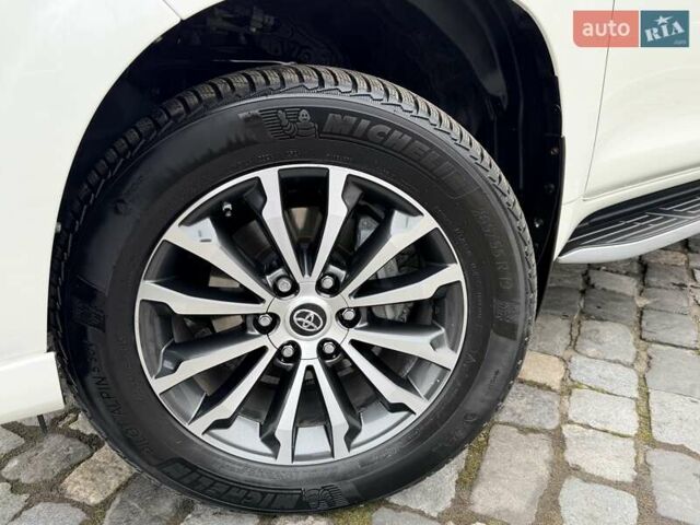 Білий Тойота Ленд Крузер Прадо, об'ємом двигуна 3.96 л та пробігом 39 тис. км за 56999 $, фото 4 на Automoto.ua