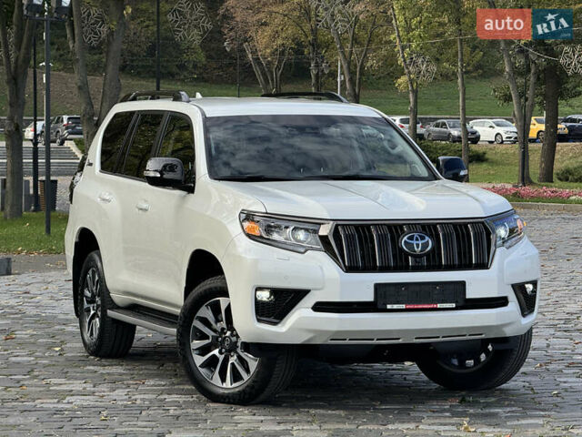 Белый Тойота Ленд Крузер Прадо, объемом двигателя 4 л и пробегом 22 тыс. км за 54999 $, фото 7 на Automoto.ua