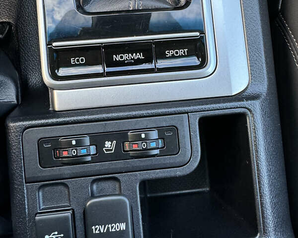 Белый Тойота Ленд Крузер Прадо, объемом двигателя 4 л и пробегом 22 тыс. км за 54999 $, фото 97 на Automoto.ua