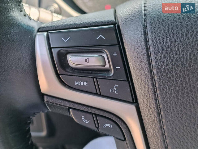 Белый Тойота Ленд Крузер Прадо, объемом двигателя 4 л и пробегом 46 тыс. км за 42990 $, фото 24 на Automoto.ua