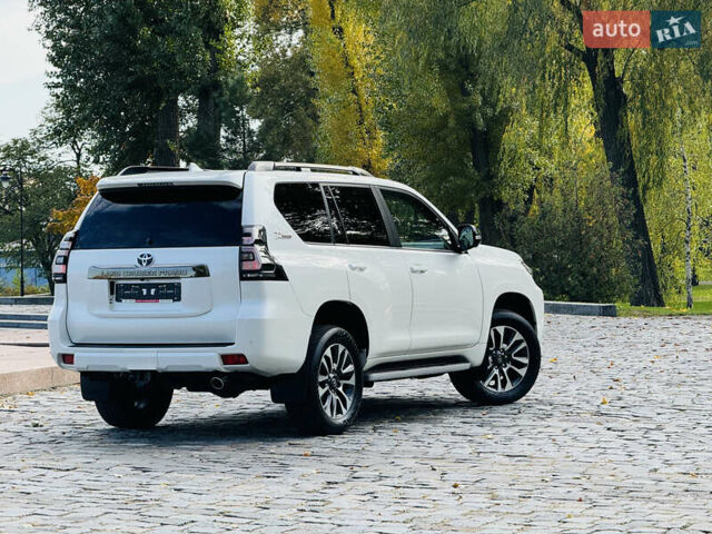 Белый Тойота Ленд Крузер Прадо, объемом двигателя 4 л и пробегом 22 тыс. км за 54999 $, фото 189 на Automoto.ua