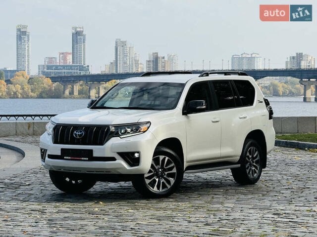 Белый Тойота Ленд Крузер Прадо, объемом двигателя 4 л и пробегом 22 тыс. км за 54999 $, фото 179 на Automoto.ua