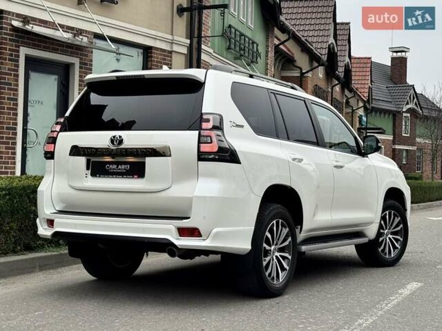 Белый Тойота Ленд Крузер Прадо, объемом двигателя 3.96 л и пробегом 43 тыс. км за 56500 $, фото 9 на Automoto.ua