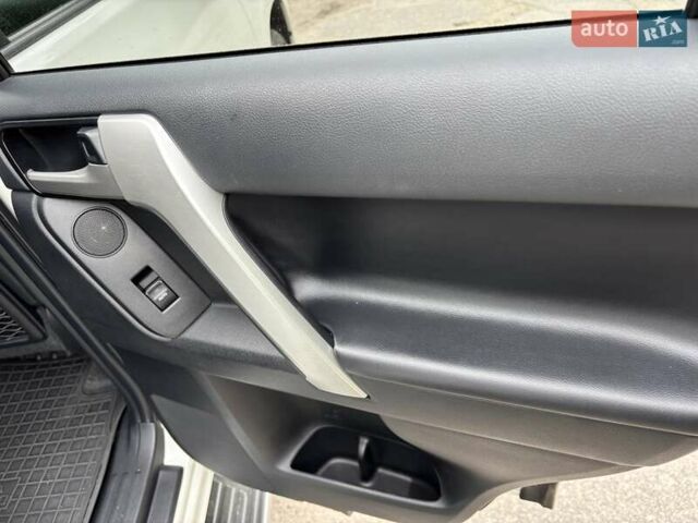 Тойота Ленд Крузер Прадо 2021 в Сумах на Automoto.ua Белый Тойота Ленд Крузер Прадо, объемом двигателя 3.96 л и пробегом 45 тыс. км за 53499 $, фото 44 на Automoto.ua