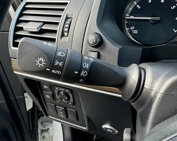 Белый Тойота Ленд Крузер Прадо, объемом двигателя 4 л и пробегом 22 тыс. км за 54999 $, фото 95 на Automoto.ua