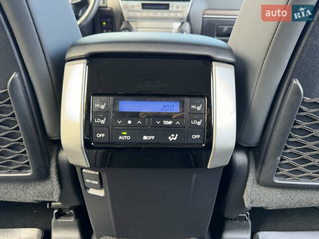 Белый Тойота Ленд Крузер Прадо, объемом двигателя 4 л и пробегом 22 тыс. км за 54999 $, фото 65 на Automoto.ua