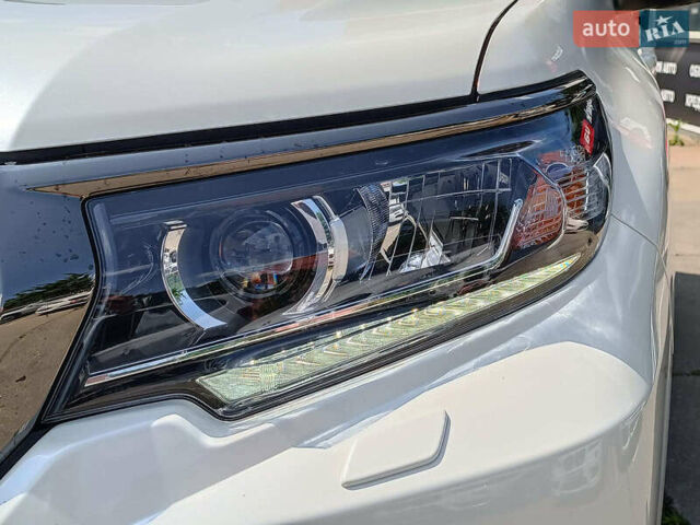 Белый Тойота Ленд Крузер Прадо, объемом двигателя 4 л и пробегом 46 тыс. км за 42990 $, фото 4 на Automoto.ua