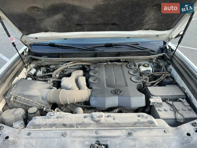 Белый Тойота Ленд Крузер Прадо, объемом двигателя 3.96 л и пробегом 73 тыс. км за 44500 $, фото 29 на Automoto.ua