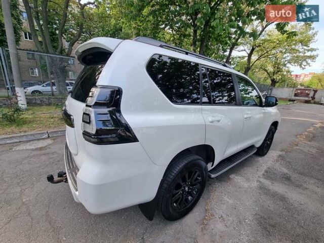 Белый Тойота Ленд Крузер Прадо, объемом двигателя 3.96 л и пробегом 108 тыс. км за 46000 $, фото 7 на Automoto.ua