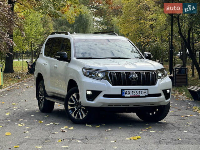 Белый Тойота Ленд Крузер Прадо, объемом двигателя 4 л и пробегом 22 тыс. км за 54999 $, фото 117 на Automoto.ua