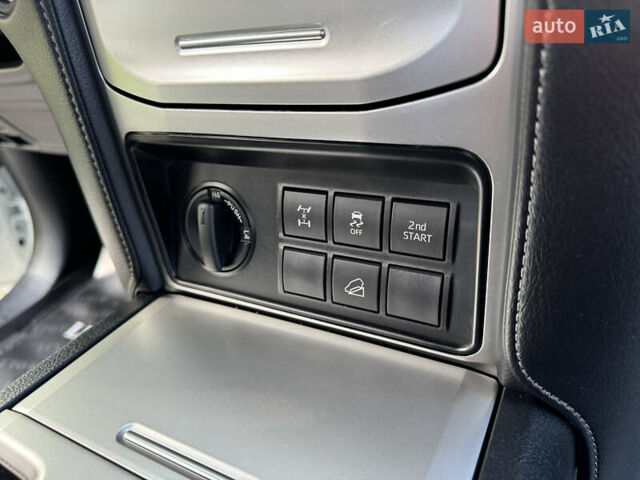 Белый Тойота Ленд Крузер Прадо, объемом двигателя 4 л и пробегом 22 тыс. км за 54999 $, фото 69 на Automoto.ua