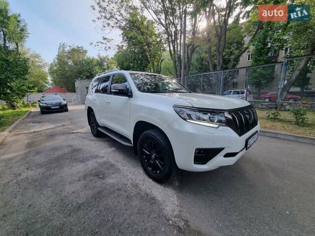 Белый Тойота Ленд Крузер Прадо, объемом двигателя 3.96 л и пробегом 108 тыс. км за 46000 $, фото 10 на Automoto.ua