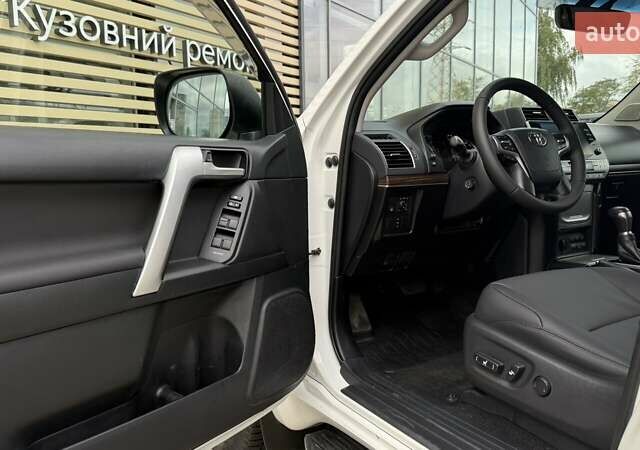 Белый Тойота Ленд Крузер Прадо, объемом двигателя 3.96 л и пробегом 78 тыс. км за 43500 $, фото 5 на Automoto.ua