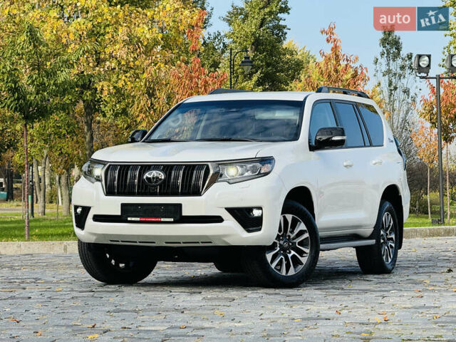 Белый Тойота Ленд Крузер Прадо, объемом двигателя 4 л и пробегом 22 тыс. км за 54999 $, фото 195 на Automoto.ua