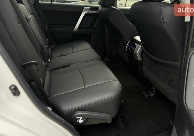 Белый Тойота Ленд Крузер Прадо, объемом двигателя 3.96 л и пробегом 78 тыс. км за 43500 $, фото 15 на Automoto.ua