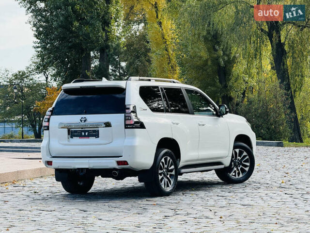 Белый Тойота Ленд Крузер Прадо, объемом двигателя 4 л и пробегом 22 тыс. км за 54999 $, фото 19 на Automoto.ua