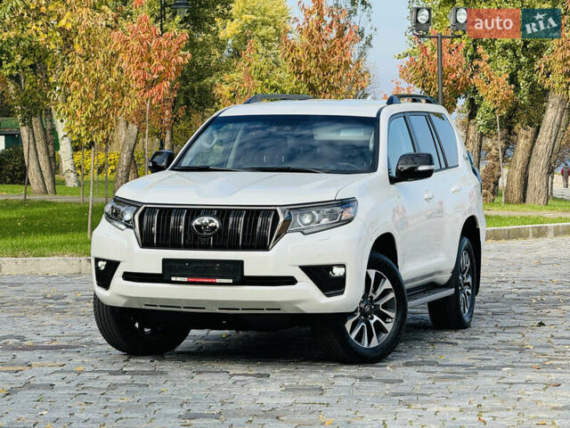 Белый Тойота Ленд Крузер Прадо, объемом двигателя 4 л и пробегом 22 тыс. км за 54999 $, фото 191 на Automoto.ua