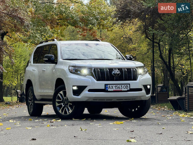 Белый Тойота Ленд Крузер Прадо, объемом двигателя 4 л и пробегом 22 тыс. км за 54999 $, фото 119 на Automoto.ua