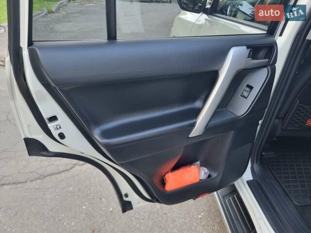 Белый Тойота Ленд Крузер Прадо, объемом двигателя 3.96 л и пробегом 108 тыс. км за 46000 $, фото 21 на Automoto.ua