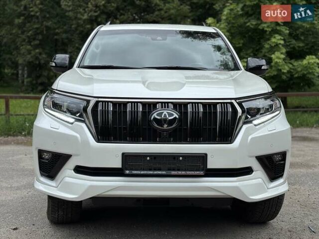 Тойота Ленд Крузер Прадо 2021 в Сумах на Automoto.ua Белый Тойота Ленд Крузер Прадо, объемом двигателя 3.96 л и пробегом 45 тыс. км за 53499 $, фото 1 на Automoto.ua