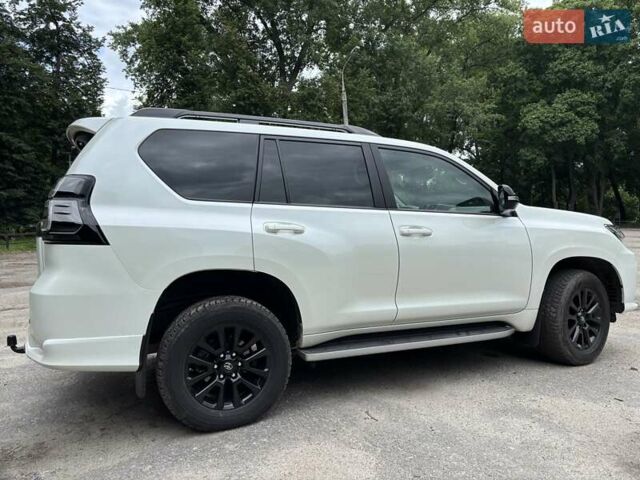 Тойота Ленд Крузер Прадо 2021 в Сумах на Automoto.ua Белый Тойота Ленд Крузер Прадо, объемом двигателя 3.96 л и пробегом 45 тыс. км за 53499 $, фото 9 на Automoto.ua