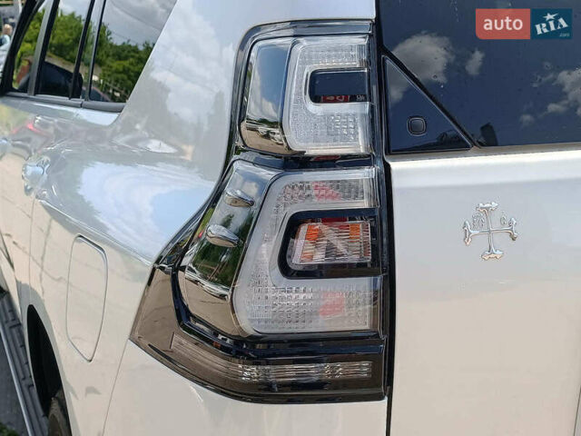 Белый Тойота Ленд Крузер Прадо, объемом двигателя 4 л и пробегом 46 тыс. км за 42990 $, фото 10 на Automoto.ua