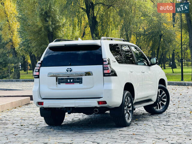 Белый Тойота Ленд Крузер Прадо, объемом двигателя 4 л и пробегом 22 тыс. км за 54999 $, фото 184 на Automoto.ua