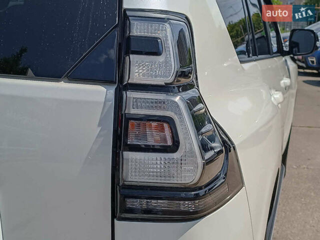 Белый Тойота Ленд Крузер Прадо, объемом двигателя 4 л и пробегом 46 тыс. км за 42990 $, фото 11 на Automoto.ua