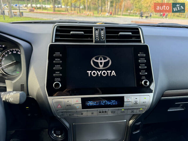 Белый Тойота Ленд Крузер Прадо, объемом двигателя 4 л и пробегом 22 тыс. км за 54999 $, фото 103 на Automoto.ua