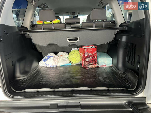 Белый Тойота Ленд Крузер Прадо, объемом двигателя 3.96 л и пробегом 73 тыс. км за 44500 $, фото 24 на Automoto.ua