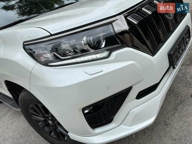 Тойота Ленд Крузер Прадо 2021 в Сумах на Automoto.ua Белый Тойота Ленд Крузер Прадо, объемом двигателя 3.96 л и пробегом 45 тыс. км за 53499 $, фото 11 на Automoto.ua