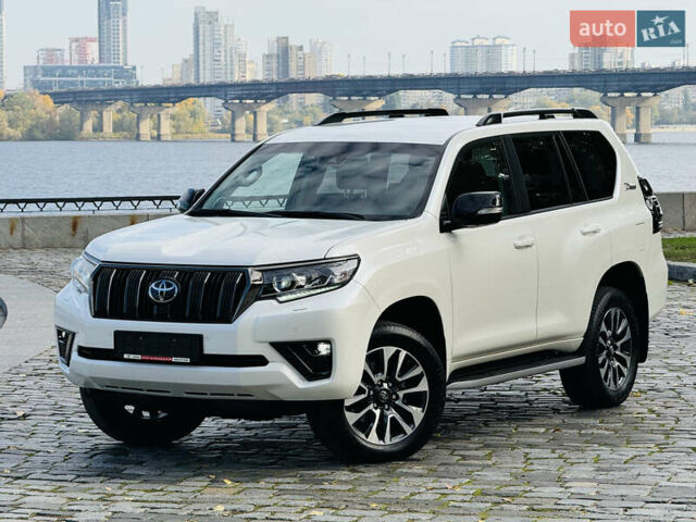 Белый Тойота Ленд Крузер Прадо, объемом двигателя 4 л и пробегом 22 тыс. км за 54999 $, фото 11 на Automoto.ua