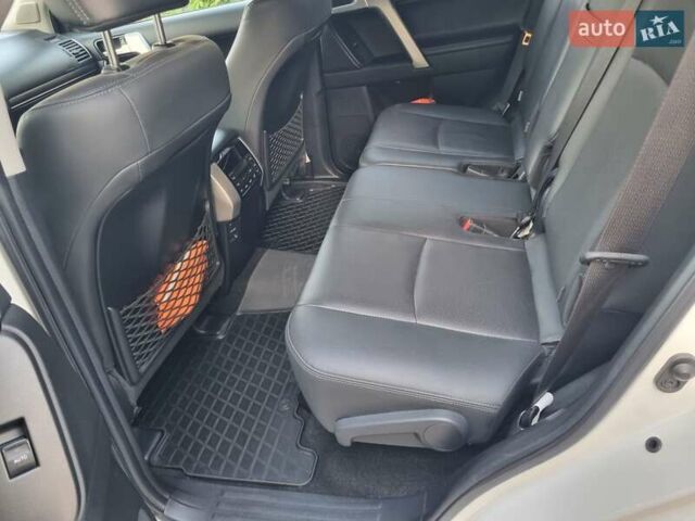 Белый Тойота Ленд Крузер Прадо, объемом двигателя 3.96 л и пробегом 108 тыс. км за 46000 $, фото 22 на Automoto.ua