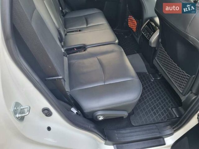 Белый Тойота Ленд Крузер Прадо, объемом двигателя 3.96 л и пробегом 108 тыс. км за 46000 $, фото 24 на Automoto.ua